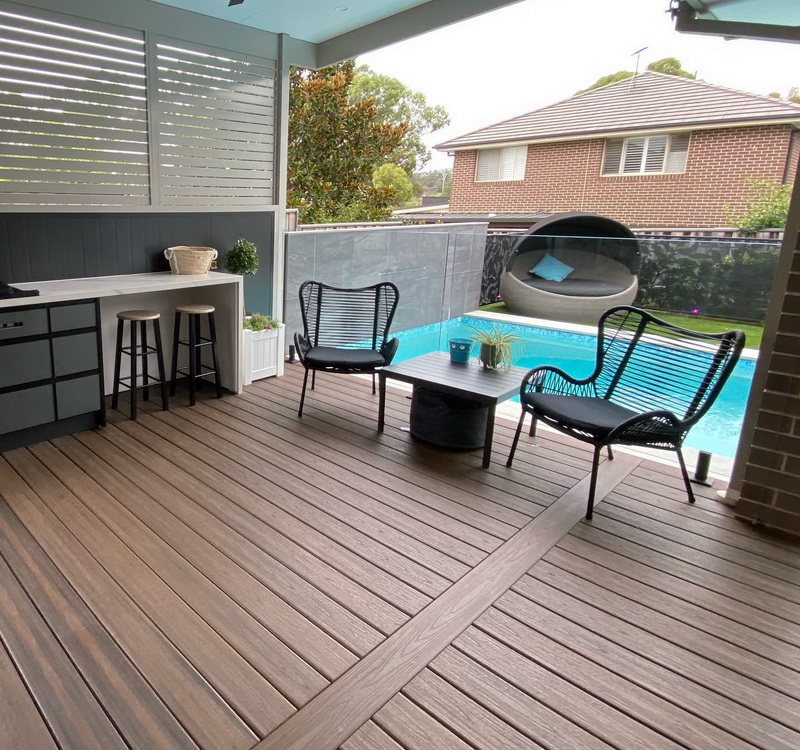 Outdoor decking using Trex Premium Tropicals Spiced Rum colour components