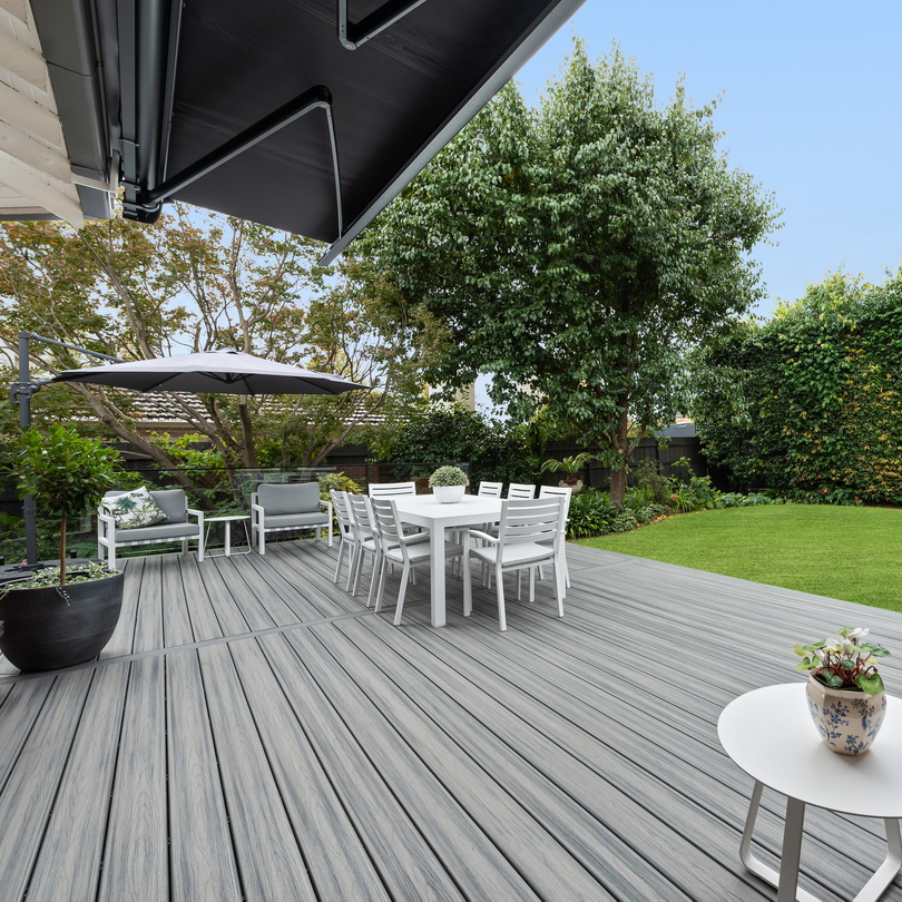 Outdoor decking using Trex Premium Tropicals Island Mist colour components